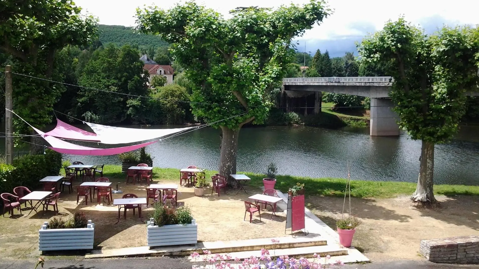 Bed and Breakfast Quai N5 Luzech 0*,  Francia